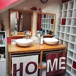 住宿加早餐酒店 Sejour Et Weekend En Famille Chez L'habitant, Longere Berceenne, 2 4 Pers Et Un Berceau, Relais Motard Marigne-Laille