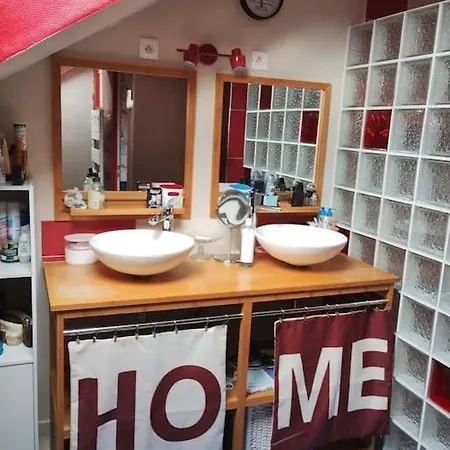 Oda ve Kahvaltı Sejour Et Weekend En Famille Chez L'habitant, Longere Berceenne, 2 4 Pers, Possibilite Rajout Berceau Et 1 Lit Single Soit 6 Pers Maxi Marigne-Laille